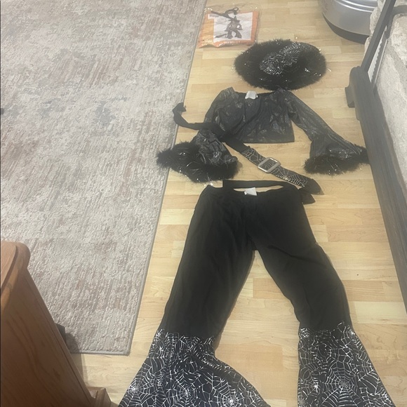 Hip Witch costume size girls 10-12 - Picture 4 of 4